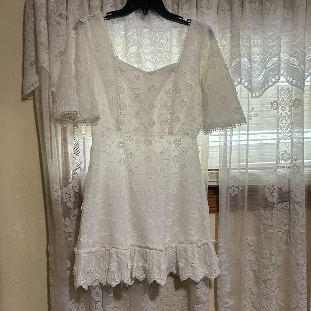 Elegant White Floral Dress